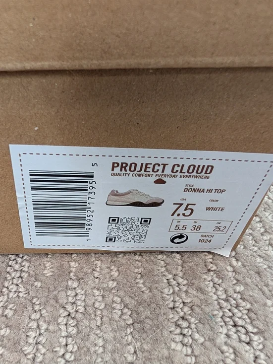 NEW/NIB White Project Cloud Donna Hitop - Picture 4 of 7